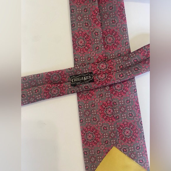 Vintage Tie Croll & Keck Red Gray Pattern - Picture 2 of 3